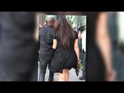 VIDEO : Kim Kardashian Enceinte Dvoile Son Derrire Dans Une Robe Transparente