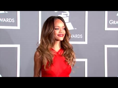 VIDEO : Rihanna Dépense 8 Mille Dollars Dans Un Club De Striptease