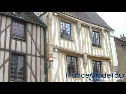 Village Médiéval de Noyers-Sur-Serein - France